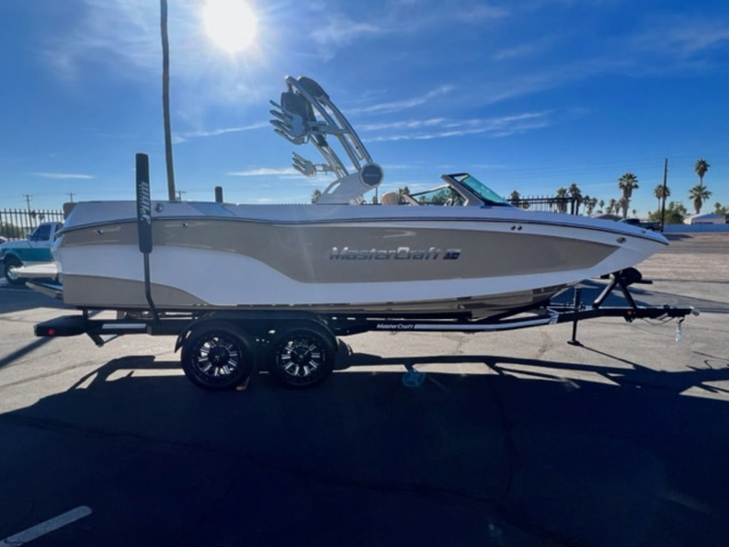 2024 Mastercraft XT24