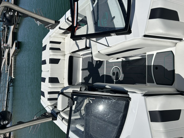 Review image for Malibu Boats 21 LX 2025 uploaded by Juliana baumkirchner on 2026-08-08