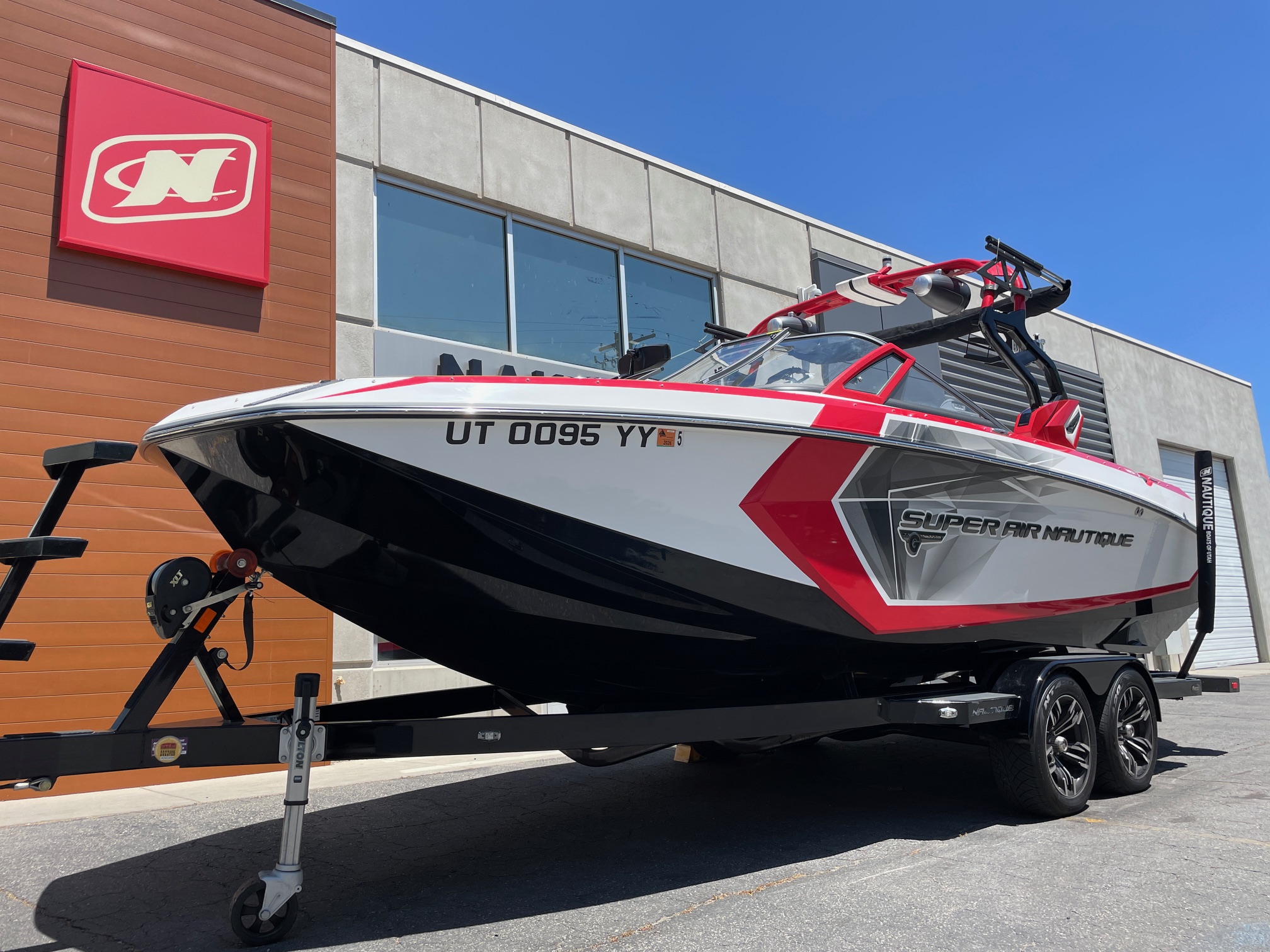 2017 NAUTIQUE G23 W/XR7 550HP!  125 HOURS!