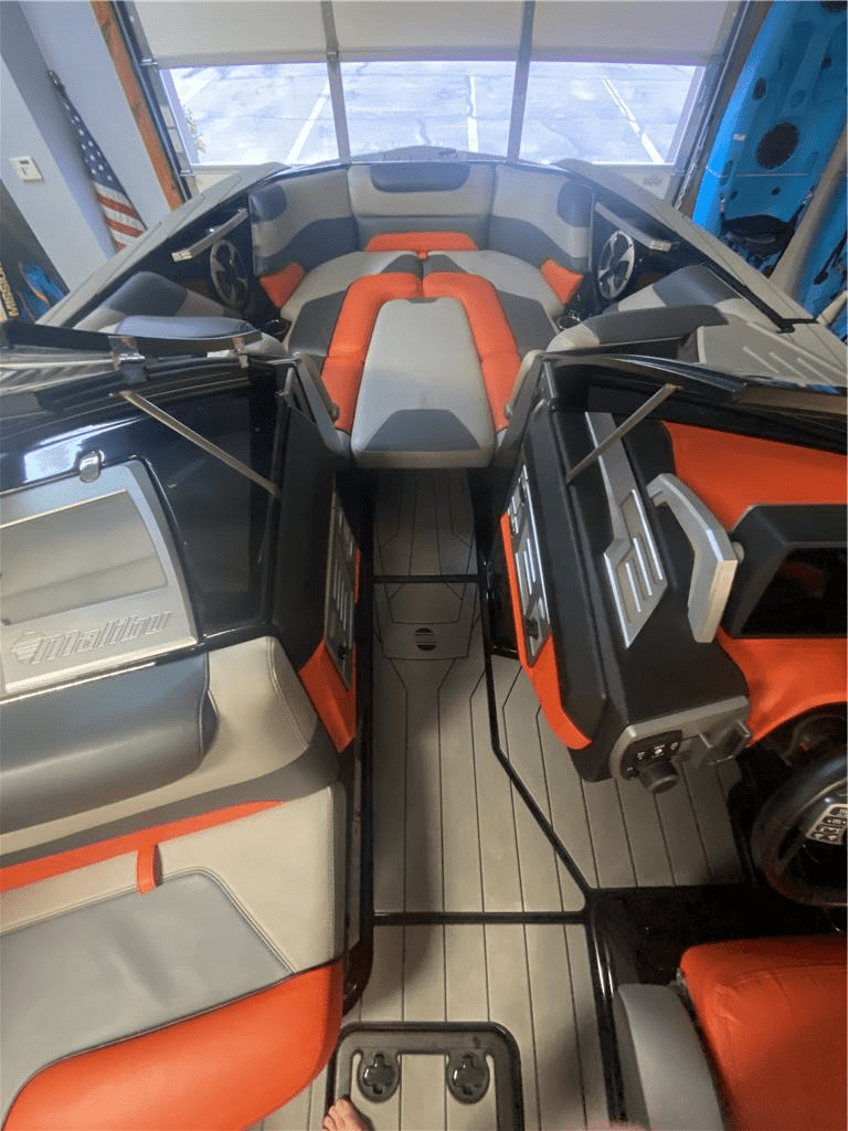 2018 Malibu Boats M235