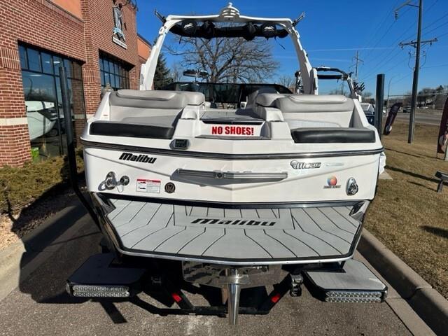 2017 Malibu M235 **Pending Deal**