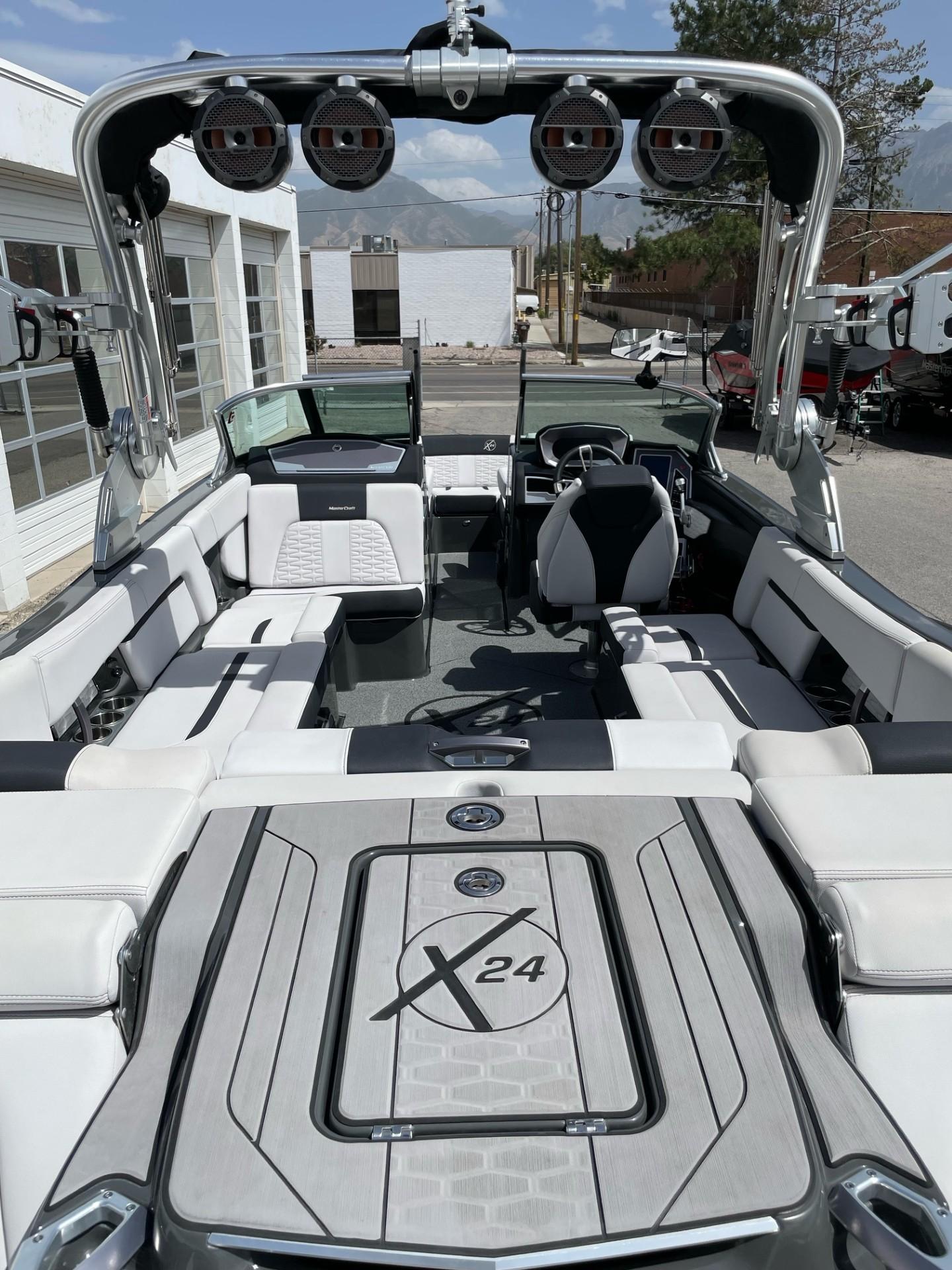 2021 MasterCraft X24
