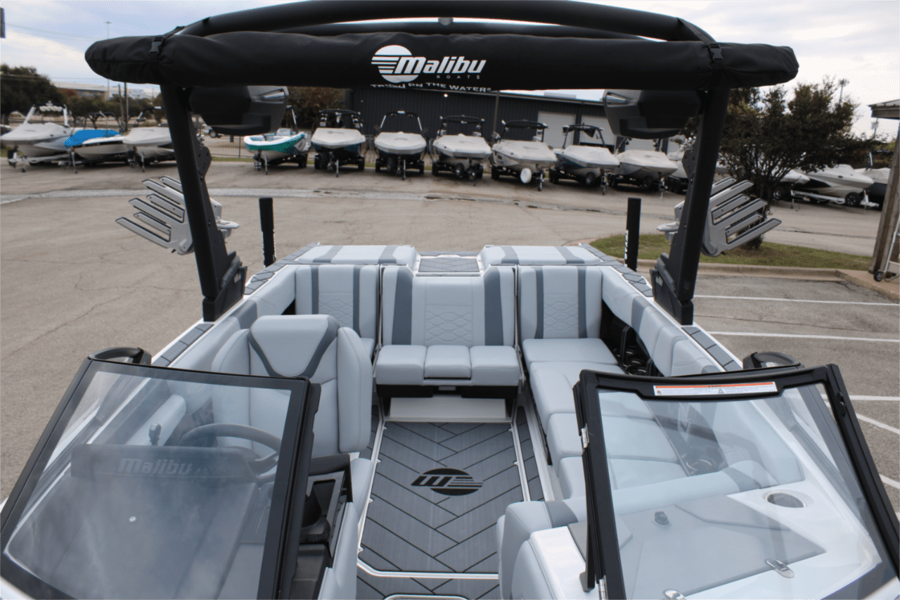 2025 Malibu 23 LSV