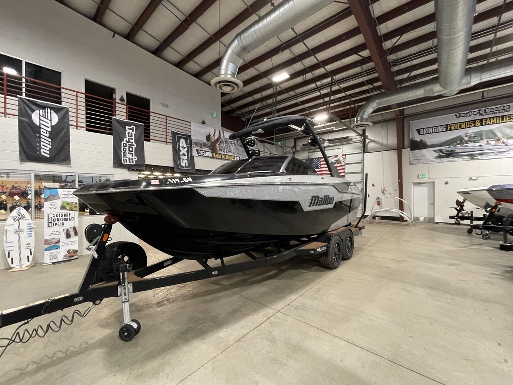 2021 Malibu Boats M220