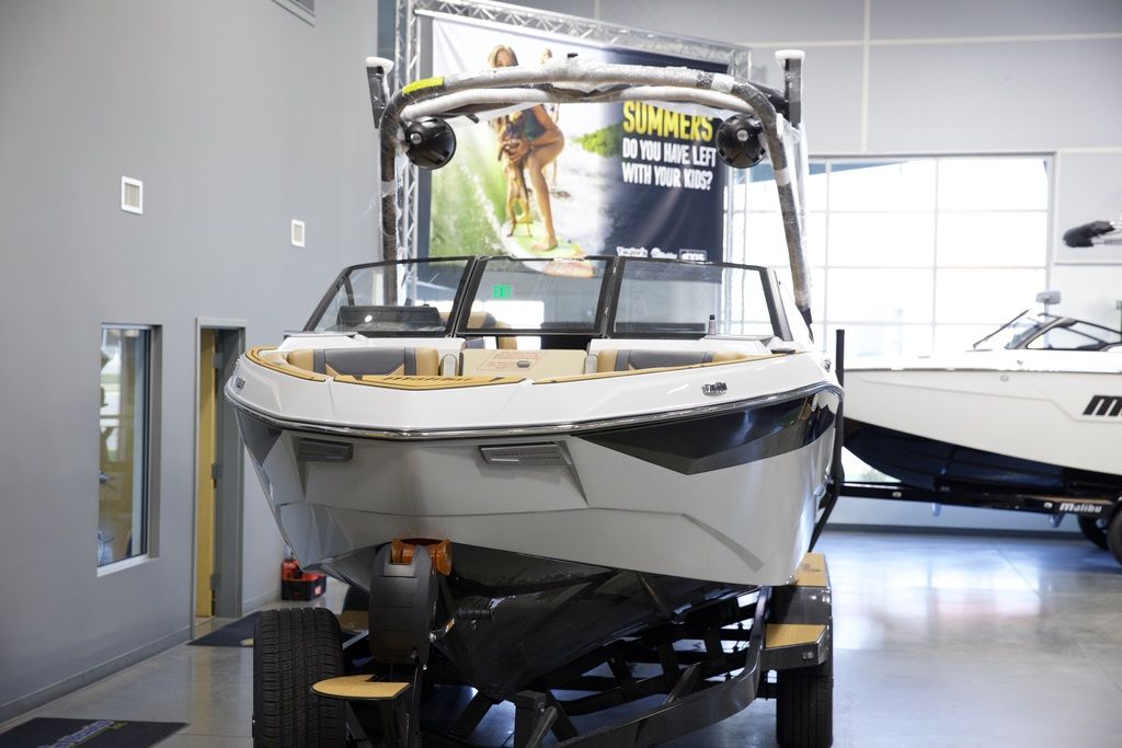 2025 Malibu Boats 25 LSV