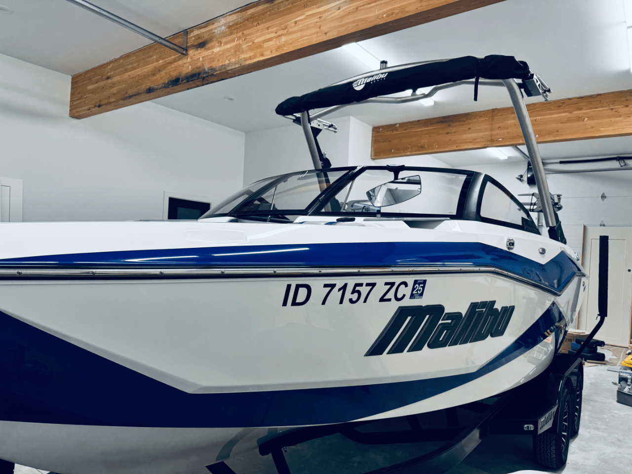 2023 Malibu 22 LSV Icon