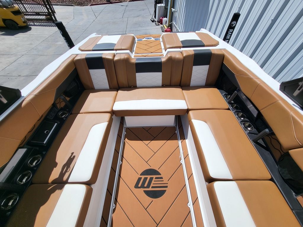 2024 Malibu Boats 23 LSV