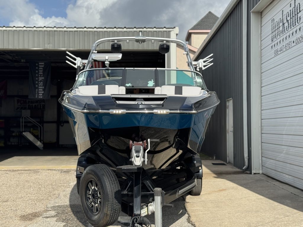 2019 MasterCraft X24