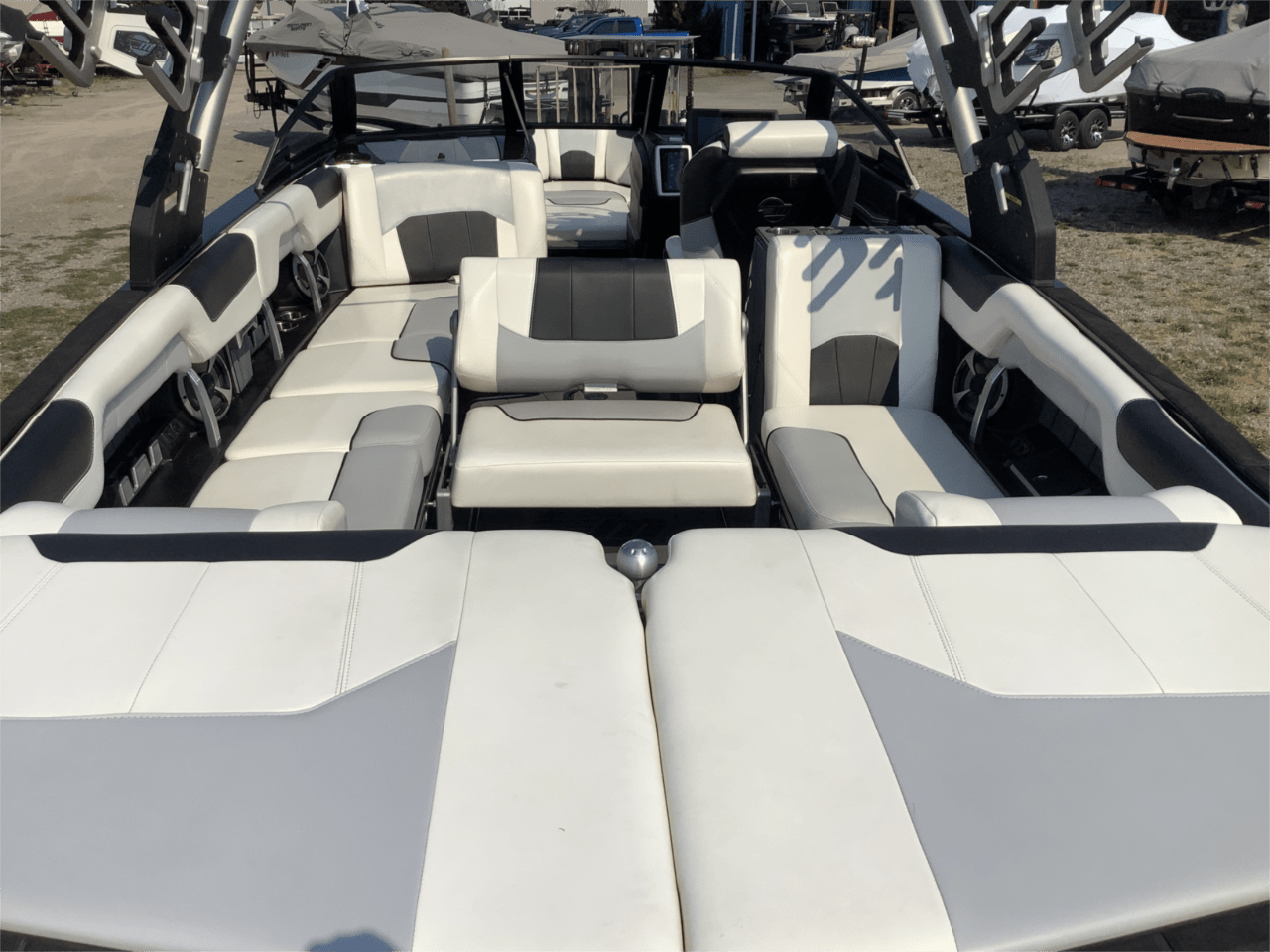 2020 Malibu 25 LSV