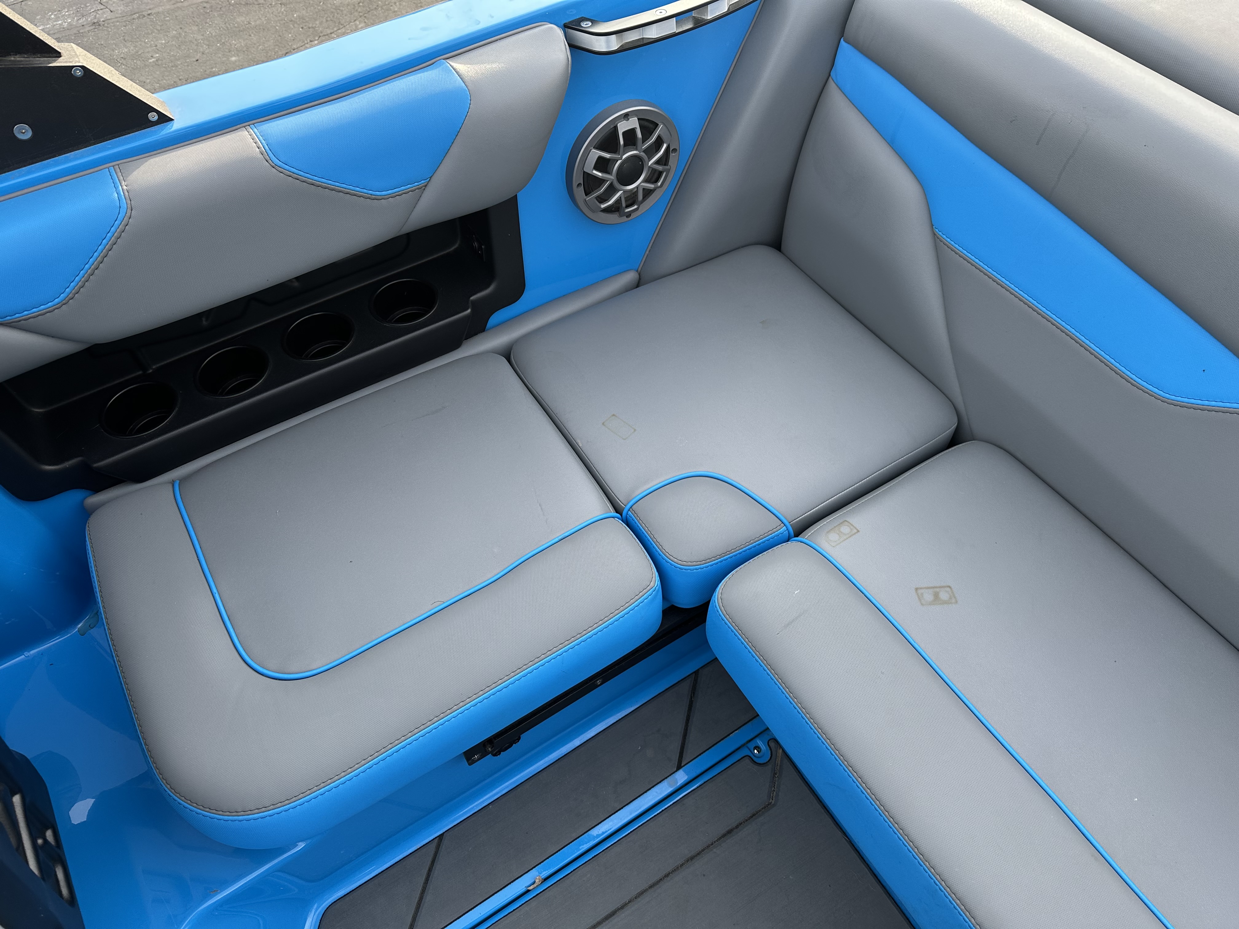 2020 Axis A20
