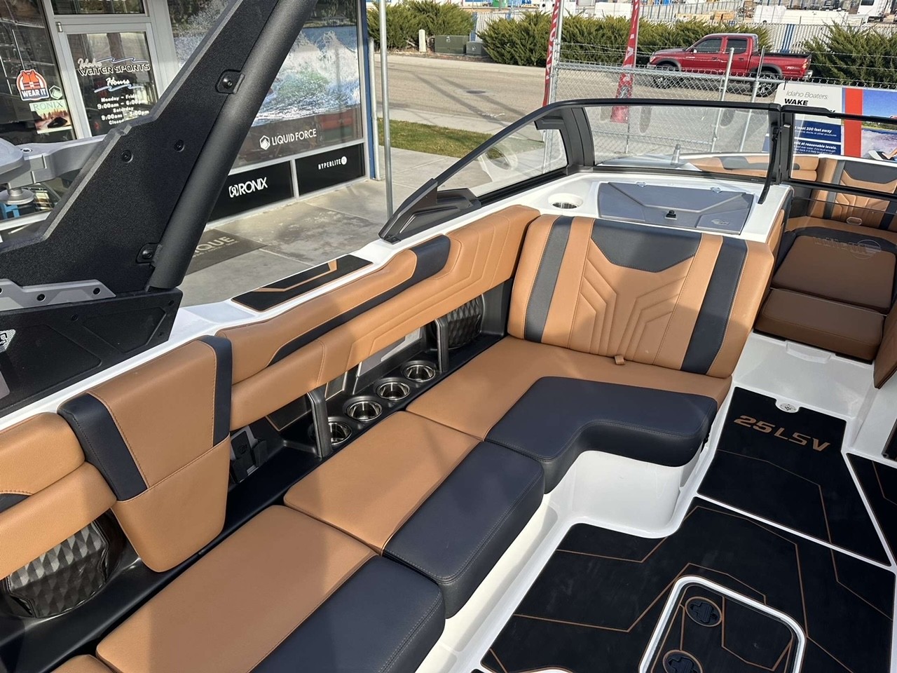 2025 Malibu Boats 25 LSV