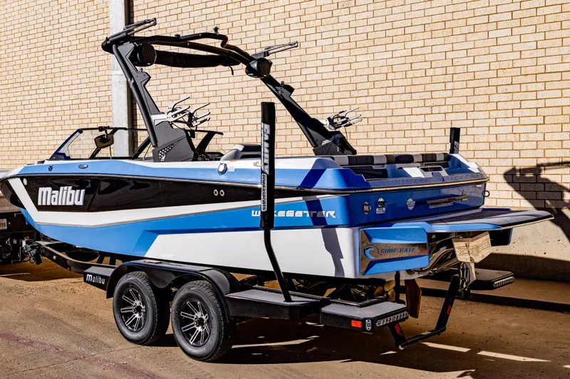 2024 MALIBU 21 LX Icon