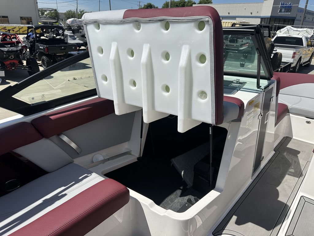 2022 MasterCraft XT20