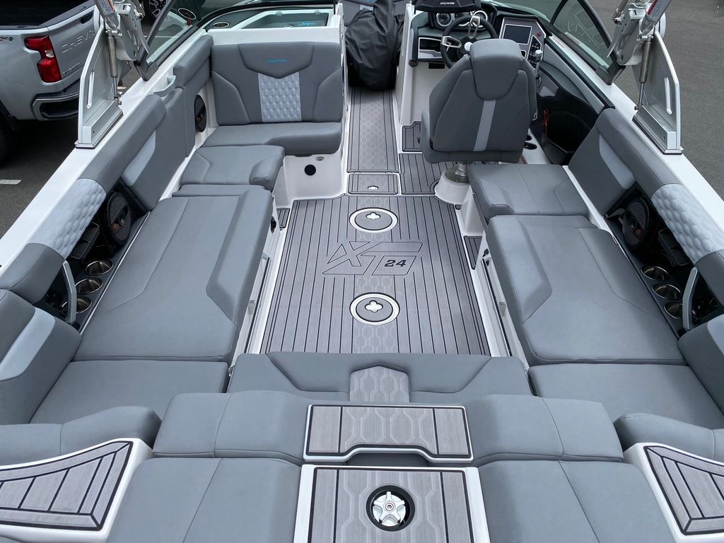 2023 MasterCraft XT24