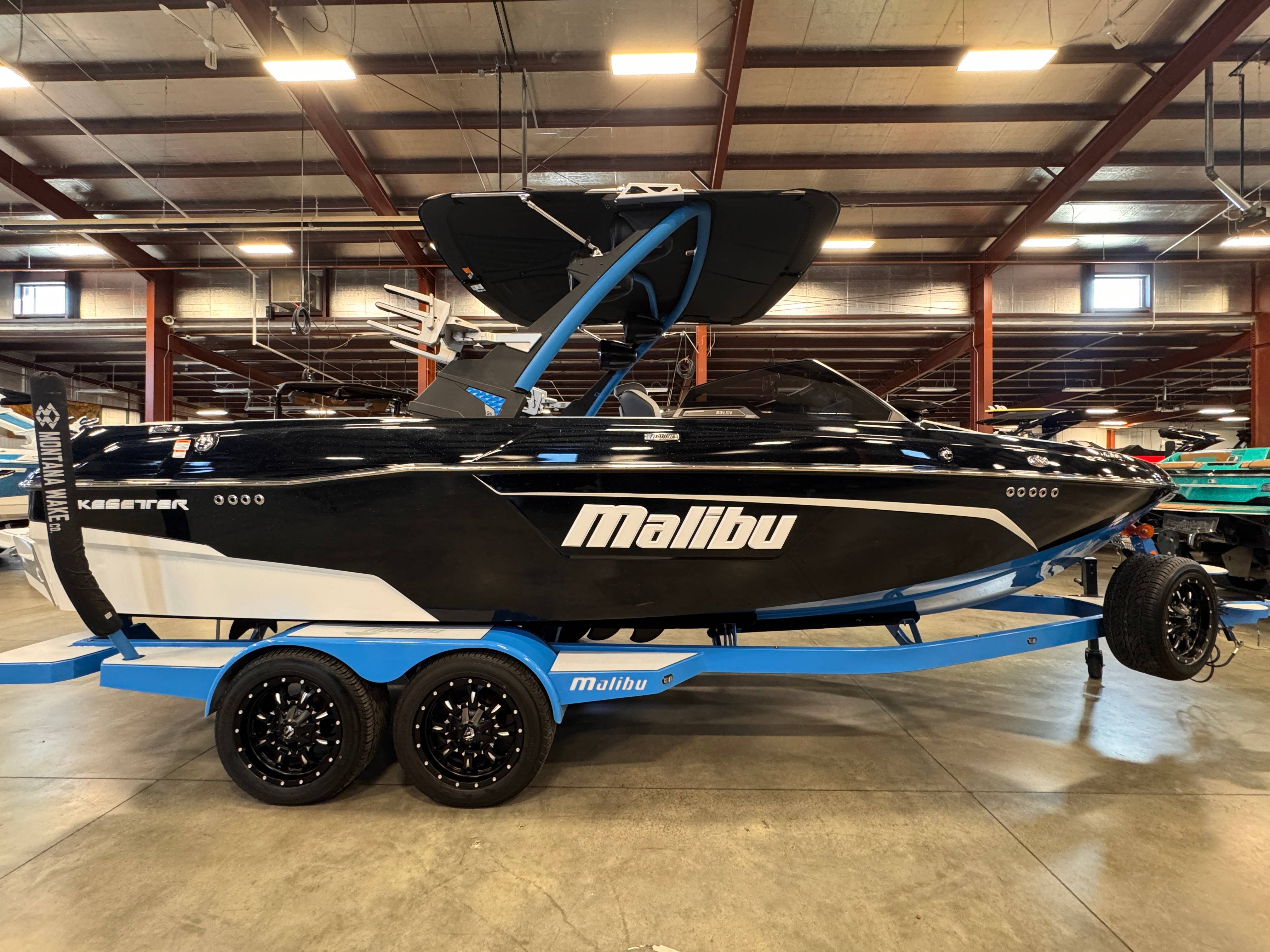 2022 Malibu 23 LSV