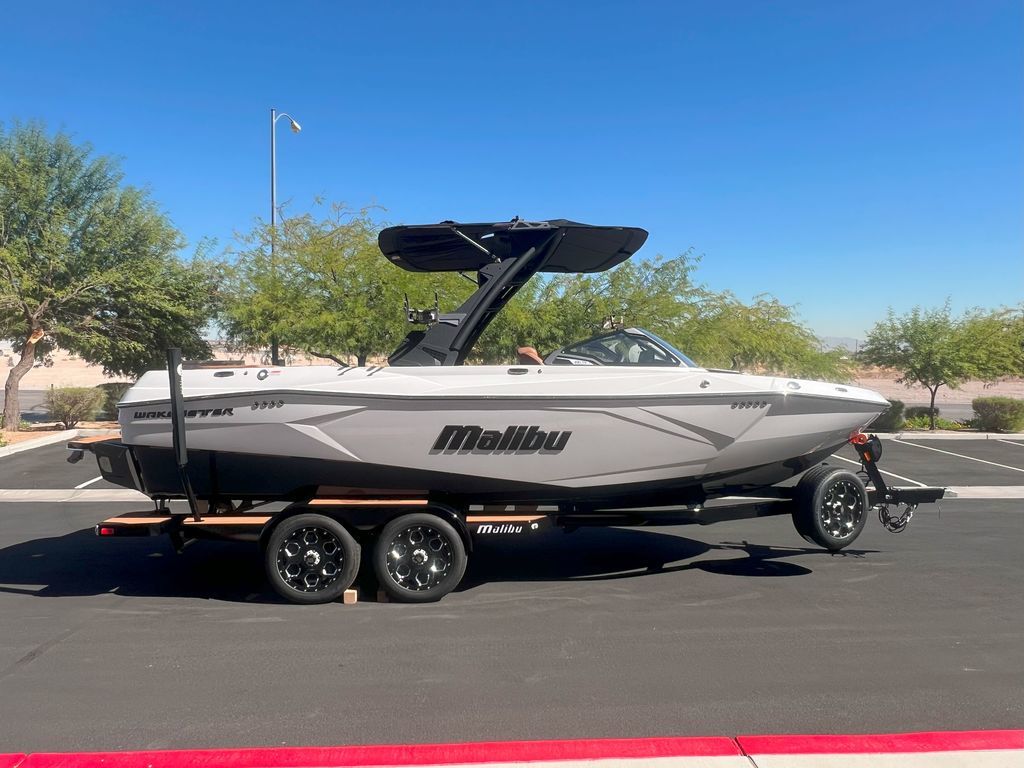 2025 Malibu Boats 23 LSV