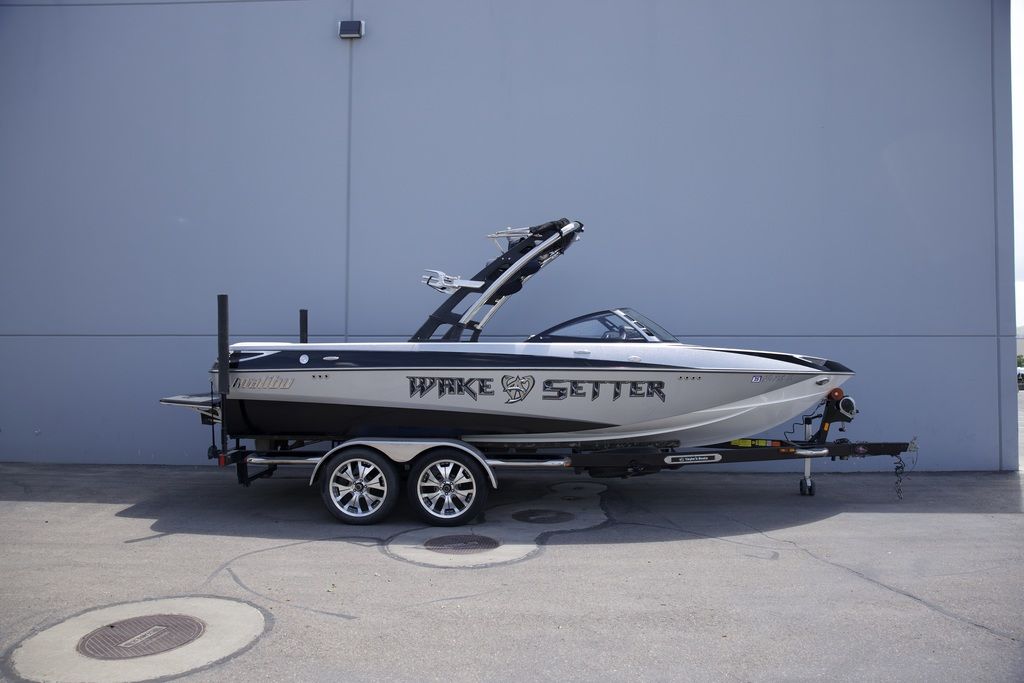 2011 Malibu Boats 23 LSV