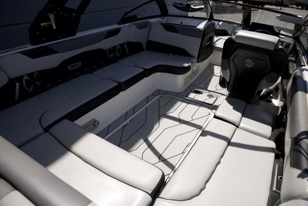 2020 Malibu Boats 23 LSV