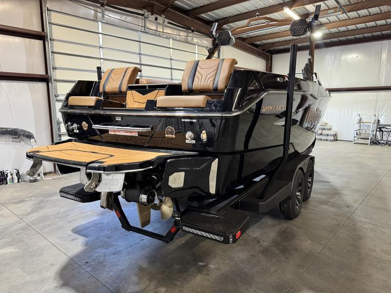 2025 Malibu 25 LSV