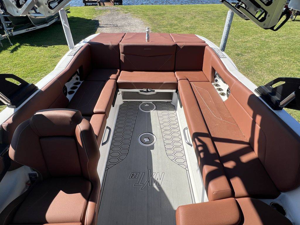2022 MasterCraft NXT24