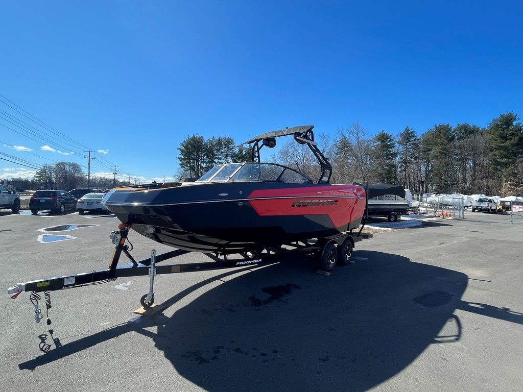 2025 MOOMBA Max