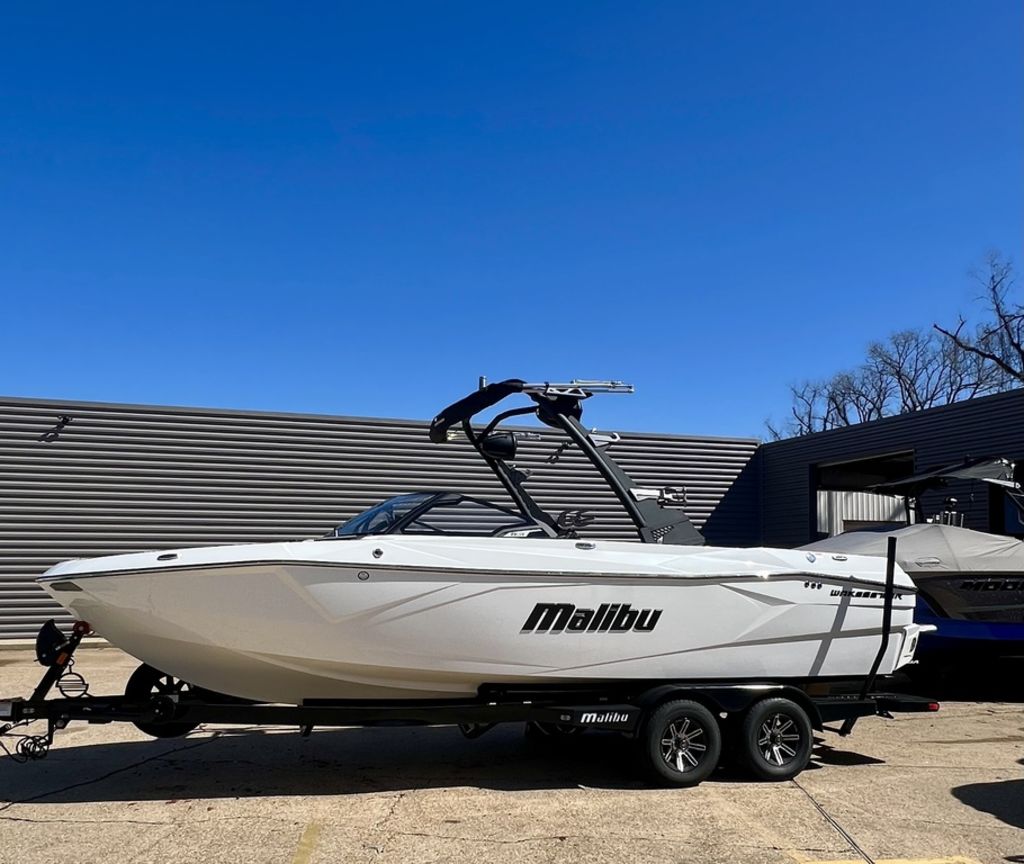 2025 Malibu Boats 23 LSV