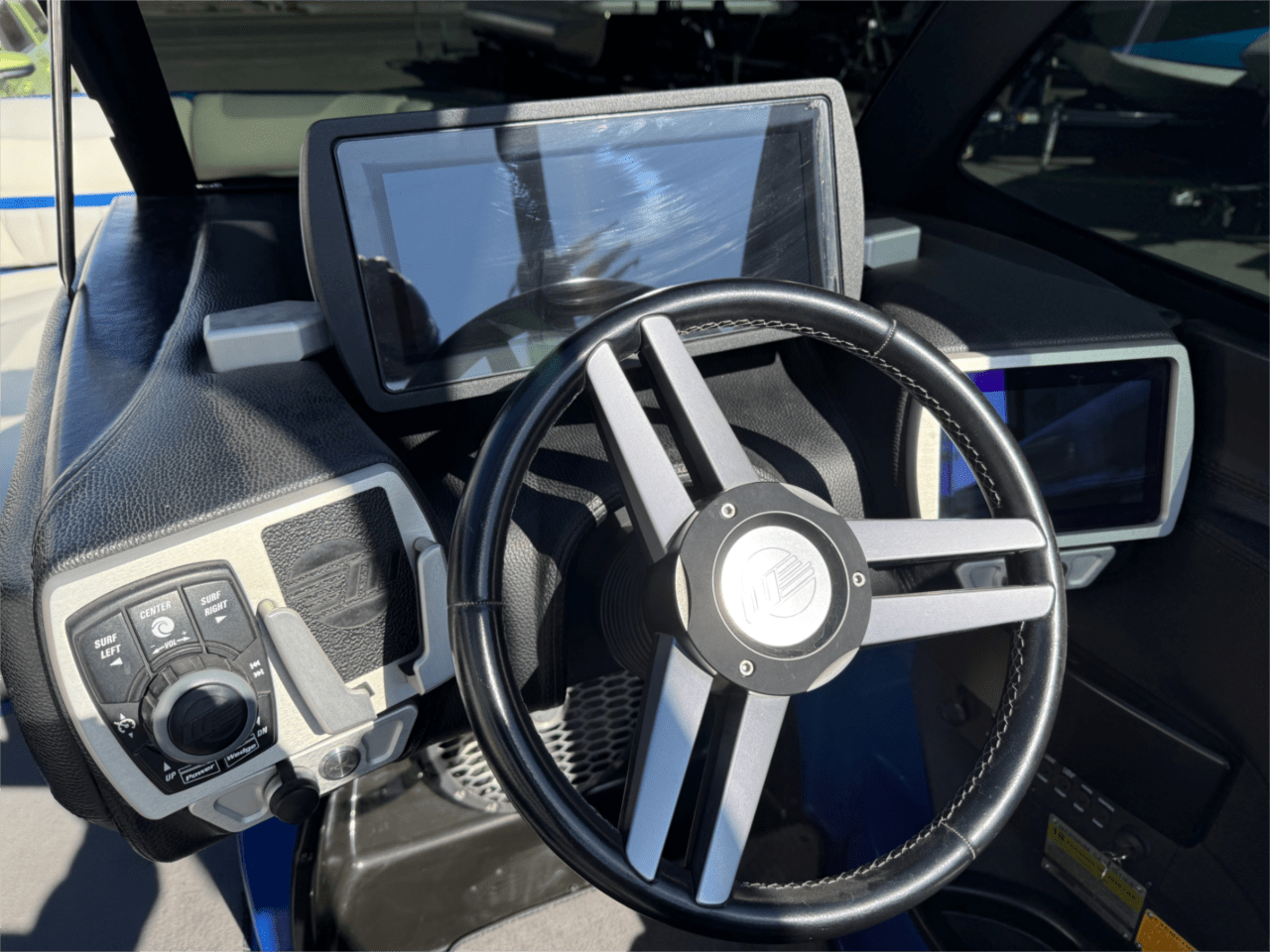 2015 24' Malibu Wakesetter 24 MXZ Bowrider Icon