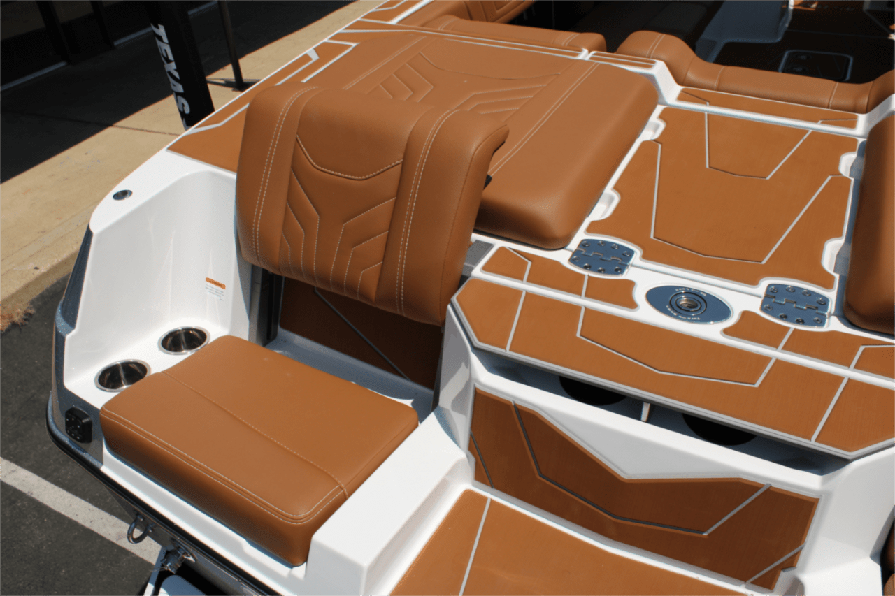 2025 Malibu 25 LSV