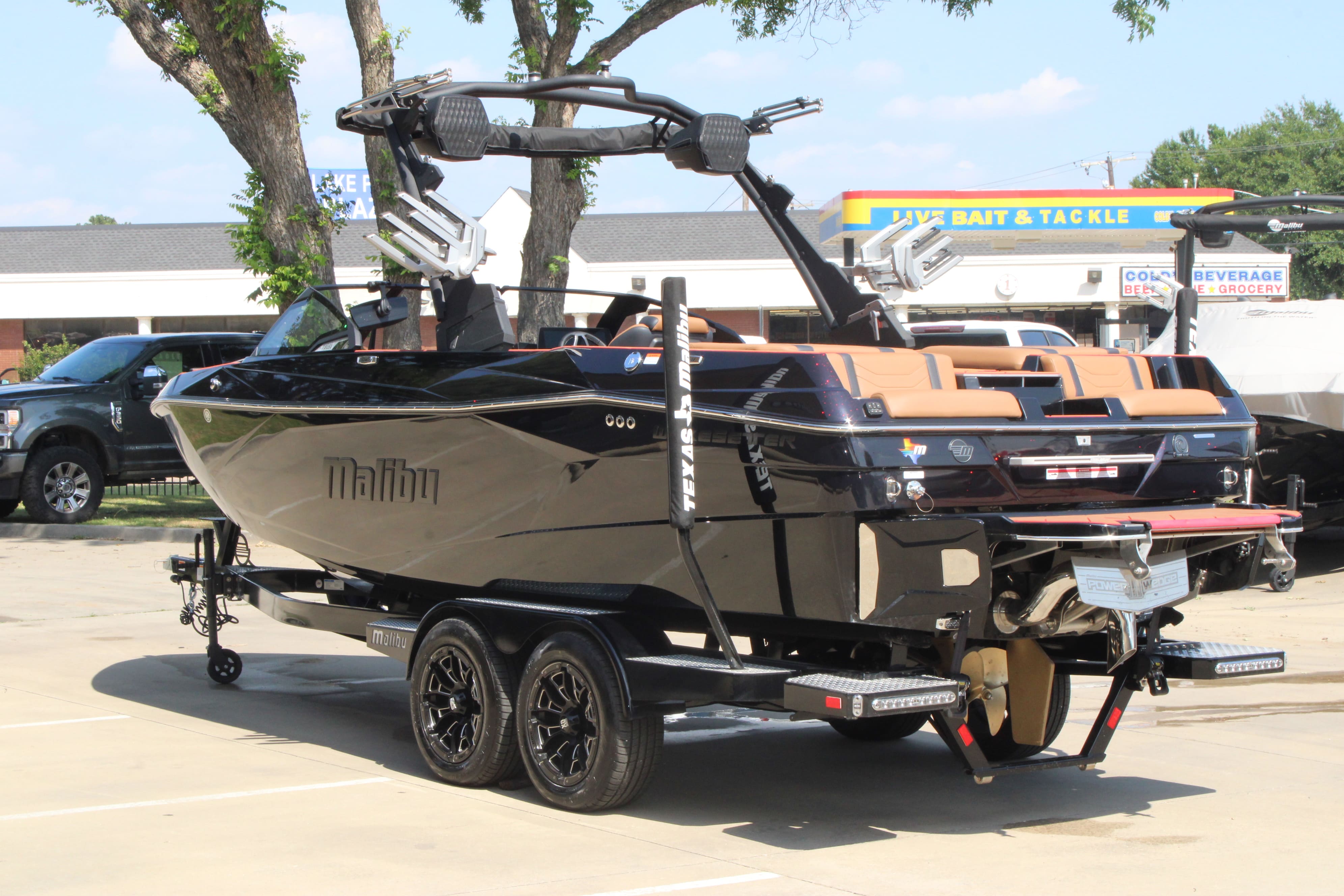 2025 Malibu 23 LSV