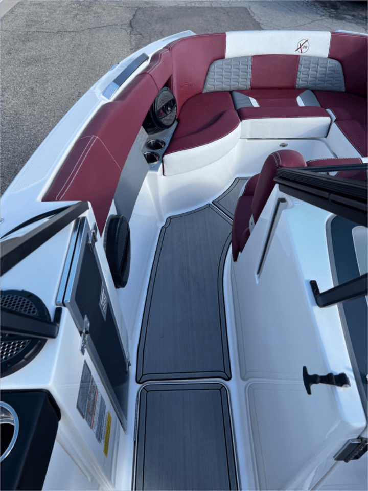 2023 26' MasterCraft X26 Icon