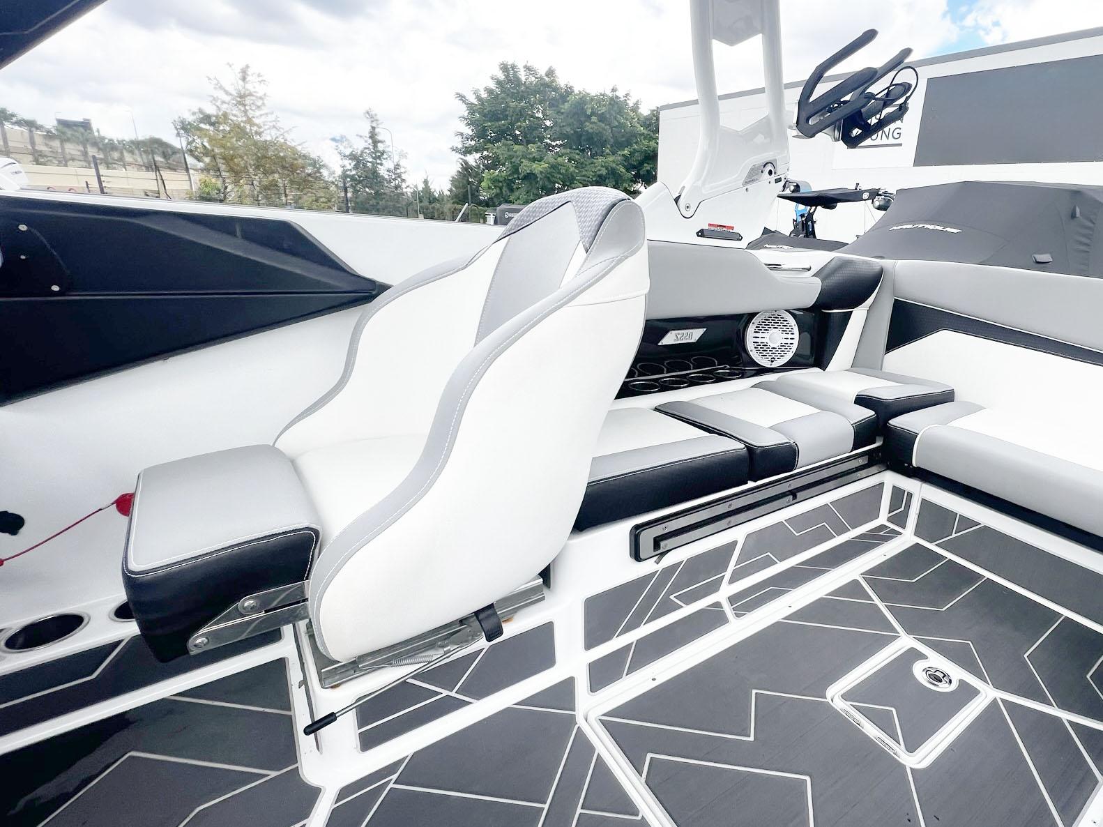 2023 Supreme S220