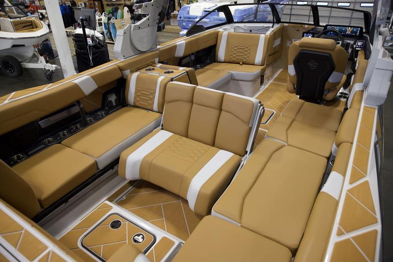 2025 Malibu 26 LSV