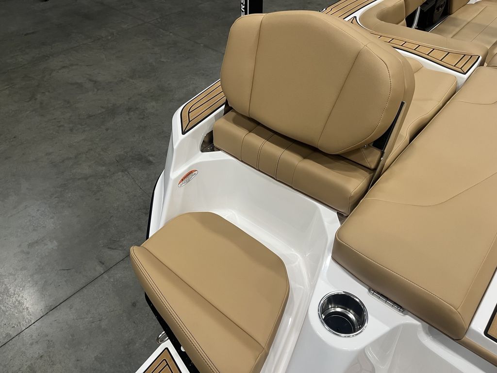 2025 MasterCraft XT22