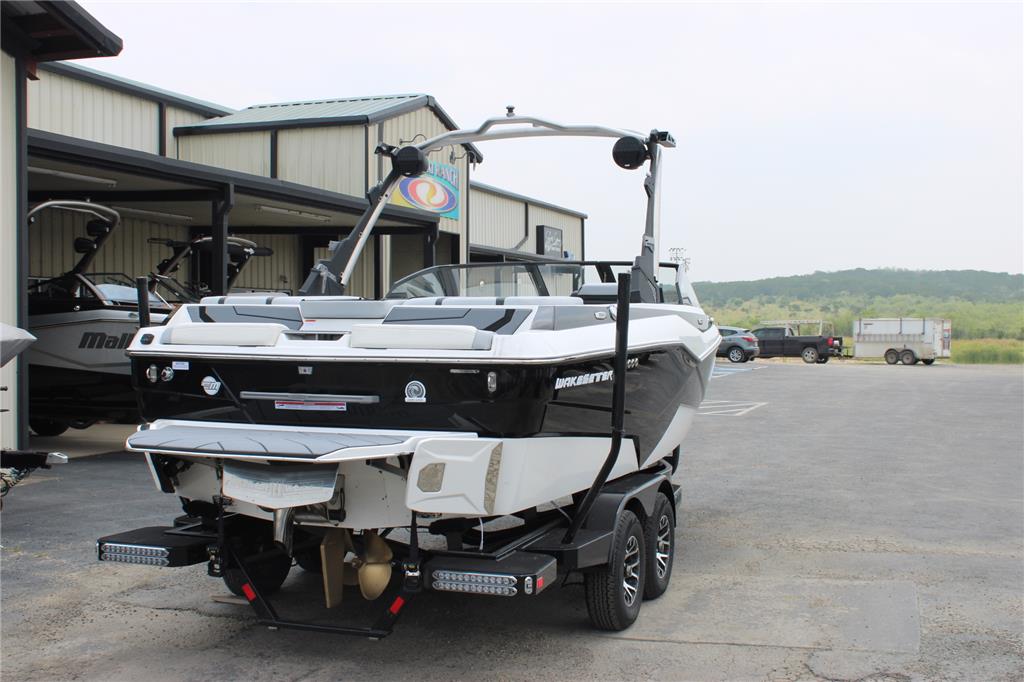 2023 Malibu 22 LSV