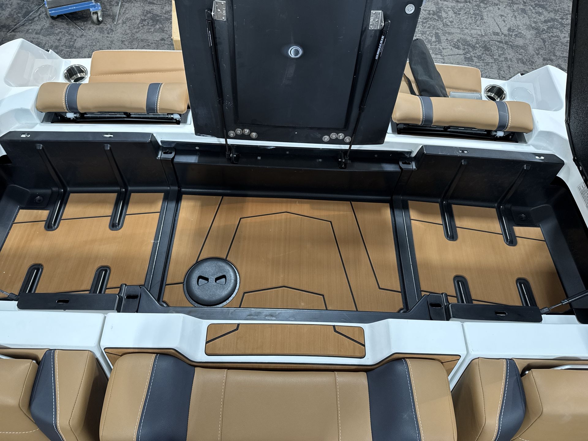 2025 Malibu 25 LSV