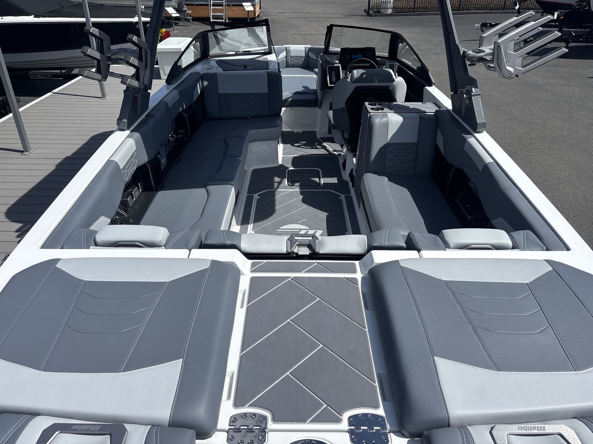 2024 Malibu 25 LSV