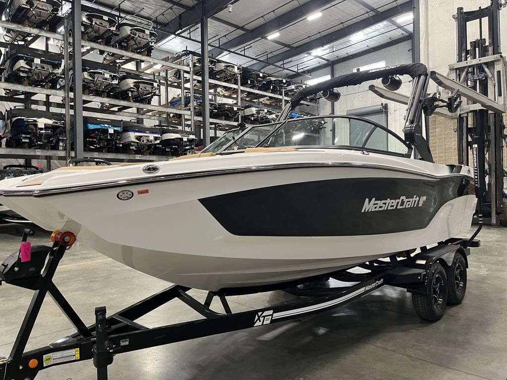 2025 MasterCraft XT22