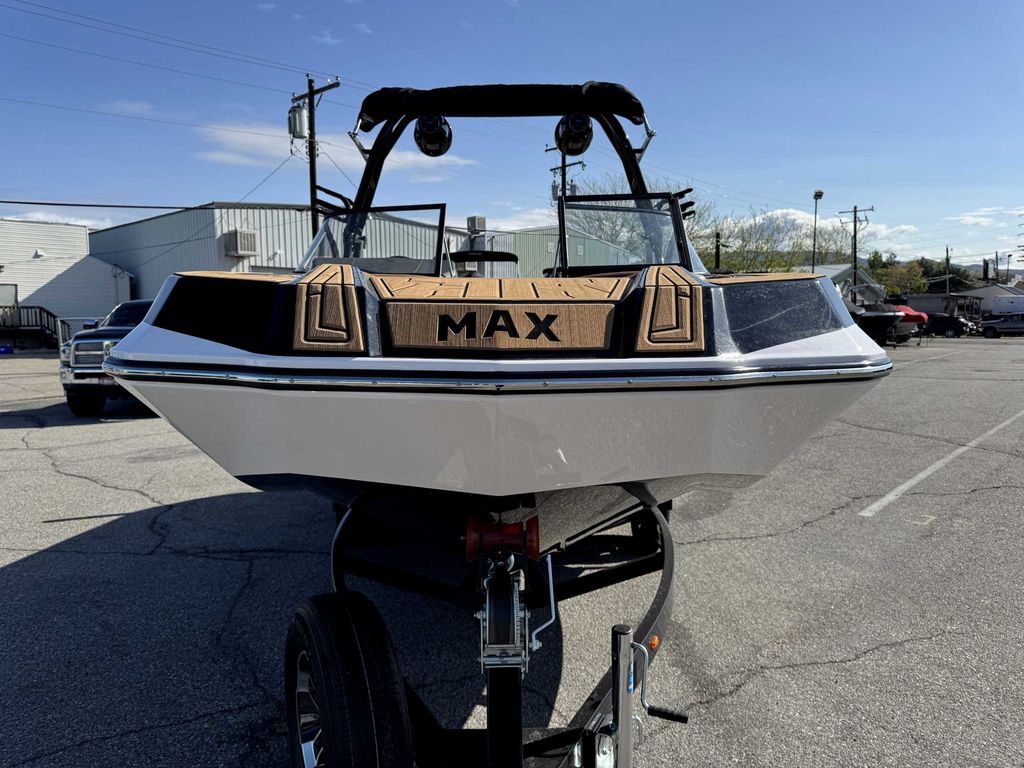 2024 MOOMBA Max
