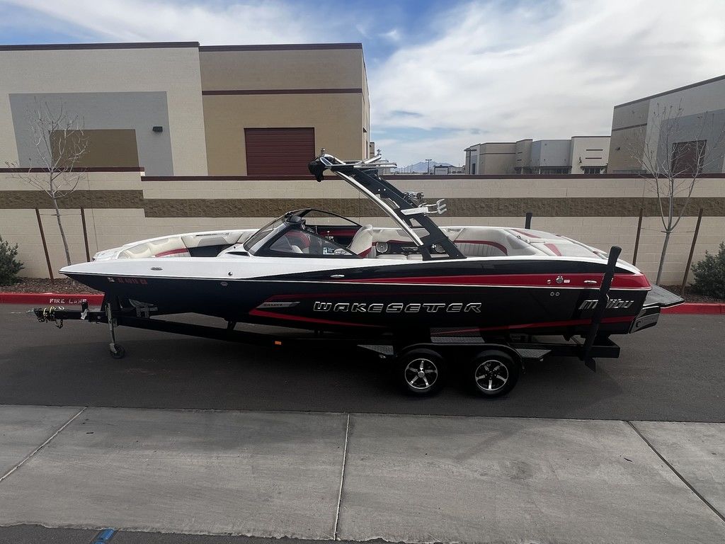 2014 Malibu Boats Wakesetter 24 MXZ