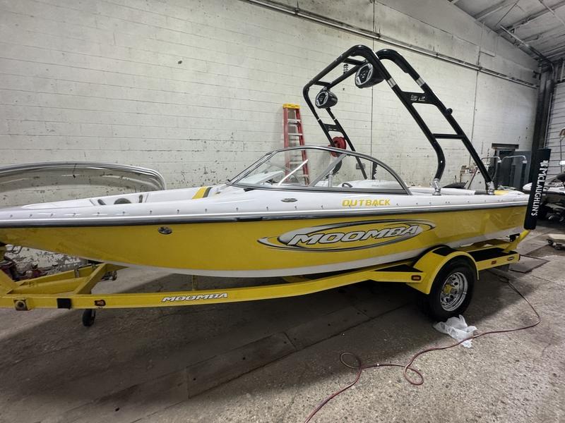 2004 Moomba Outback