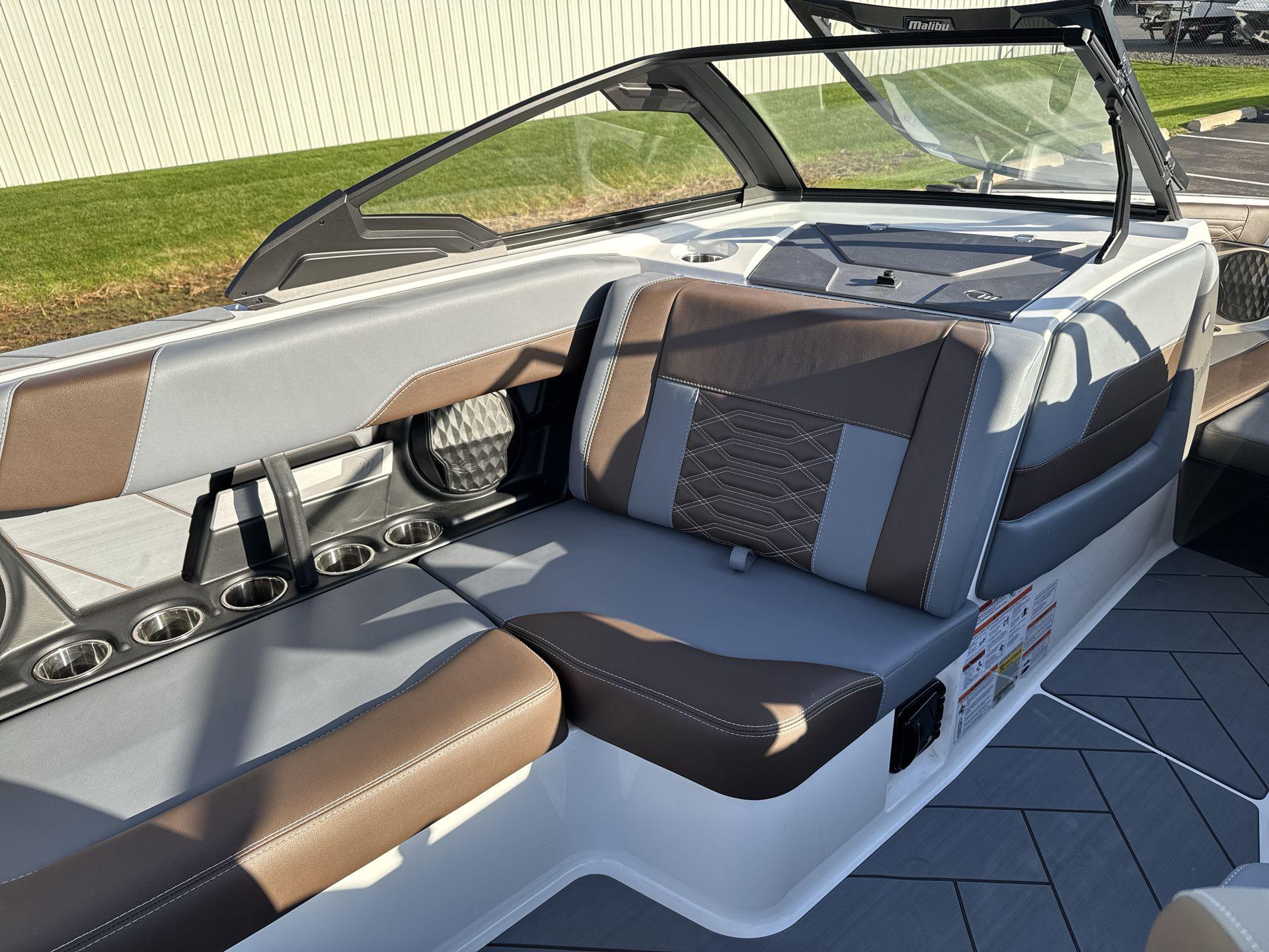 2025 Malibu 26 LSV