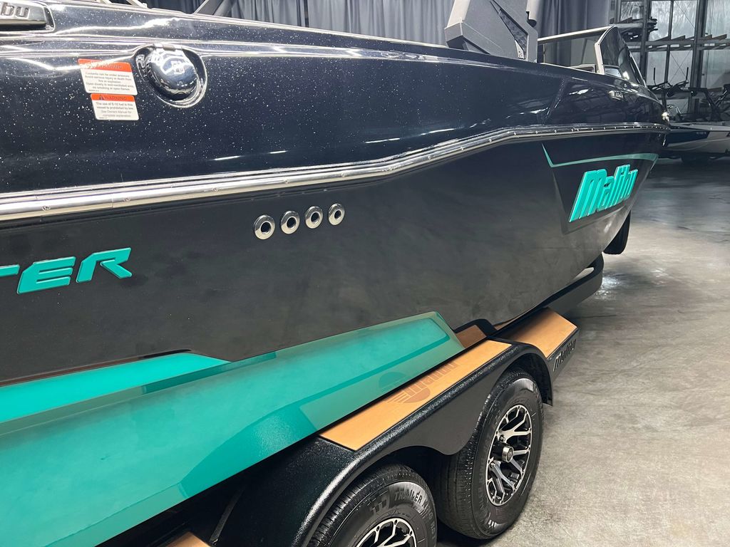 2021 Malibu Boats LSV