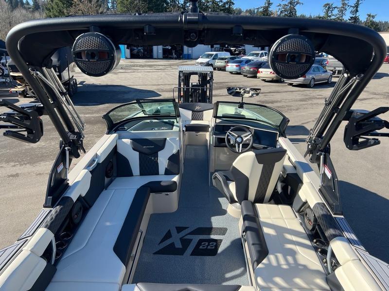 2025 MasterCraft XT22