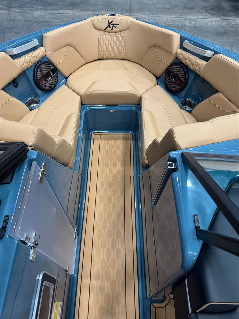 2025 MasterCraft XT22T