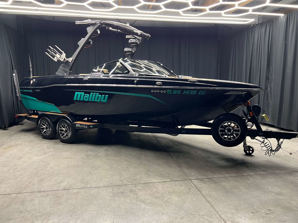 2021 Malibu Boats LSV