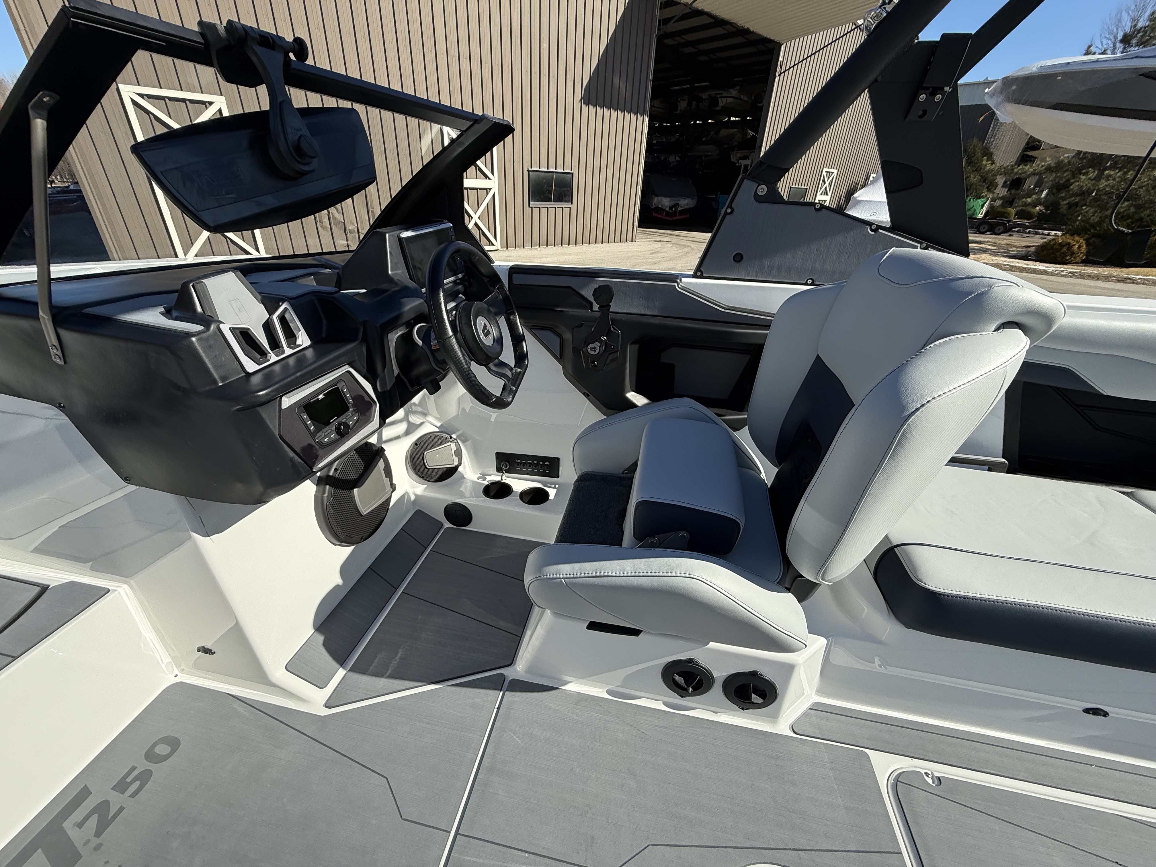 2025 Axis T250