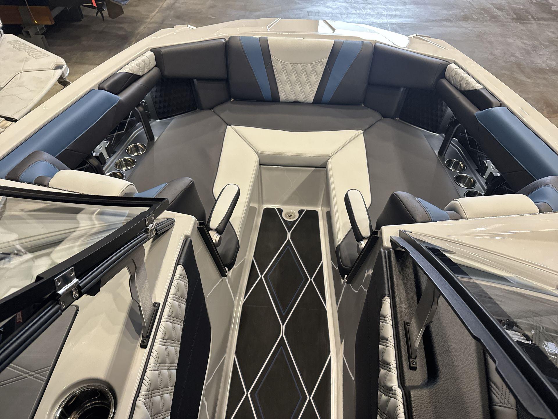 2025 Malibu M230