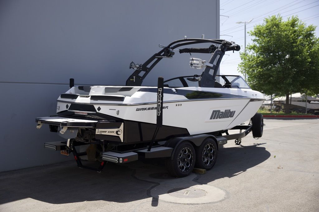 2020 Malibu Boats 23 LSV
