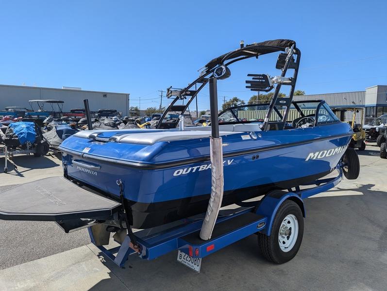 2015 Moomba Outback V
