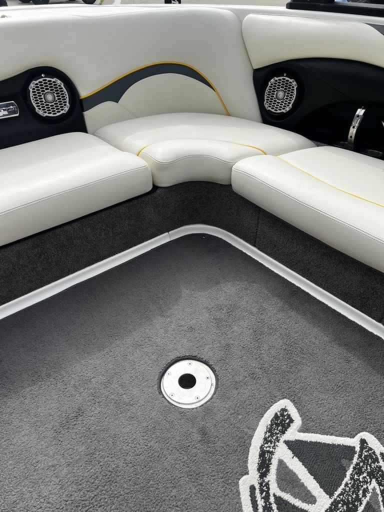 2014 Malibu Boats Wakesetter 21 VLX